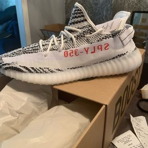 Yeezy Boost 350 v2 zebras
